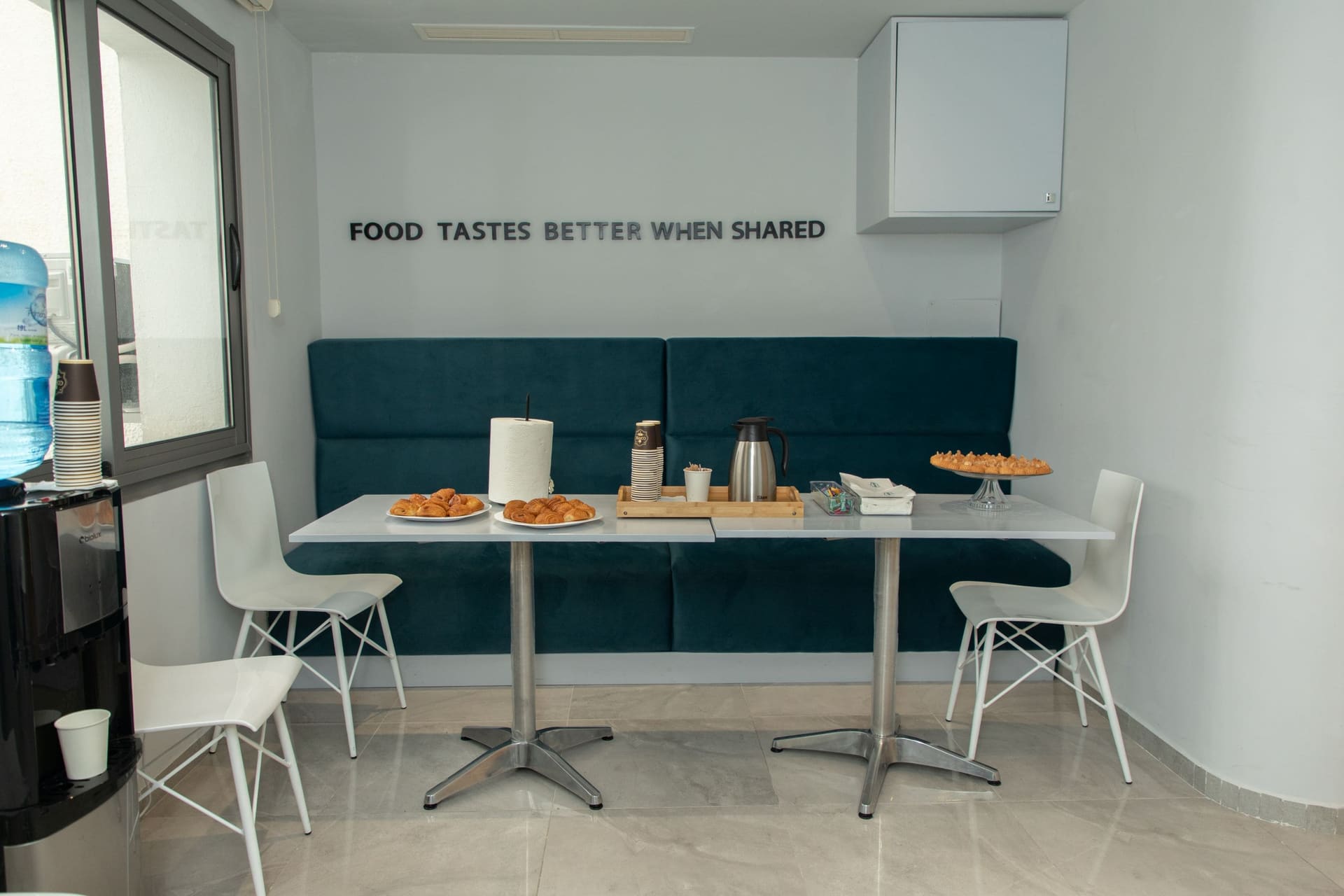 Espace de coworking spacieux et convivial